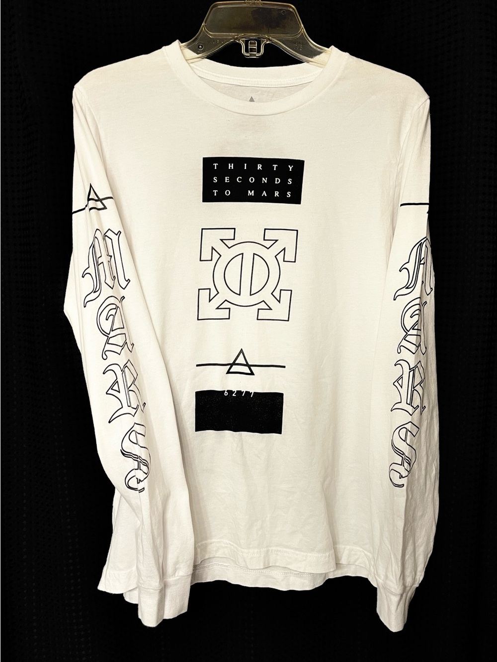 Thirty seconds to mars long sleeve size medium.